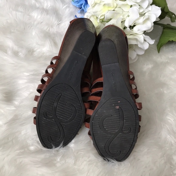 American Eagle Wedge Sandals - Picture 8 of 10